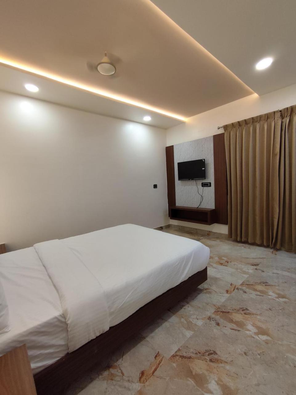 Sree Mahalakshmi Residency By K Hotels Virudunagar Экстерьер фото